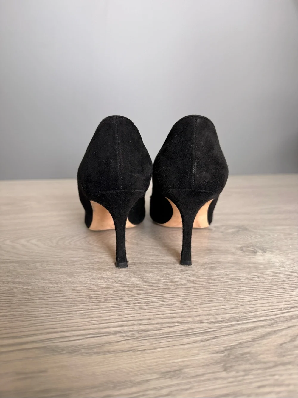 Manolo Blahnik Black Suede Pointed-Toe Pumps - Picture 2 of 4